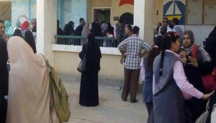 بعد ضم مدرسة أخرى إليها..أهالي طلاب مدرسة لغات عزية البرج بدمياط يمنعون أبنائهم من الدراسة
