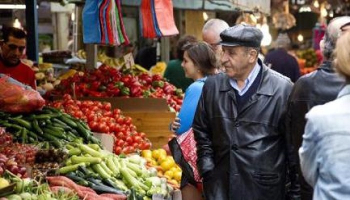 بسبب نقص المعروض.. الخضروات ترتفع بجنون والطماطم تصل لـ8 جنيهات