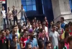 فيديو.. طلاب الثانوية يحتجون على إلزامهم بالحضور مرددين: يسقط كل نظام تعليم