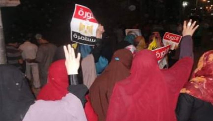 مسيرة ليلية ضد حكم العسكر بالخانكة في ختام أسبوع "عيدنا ثورة"