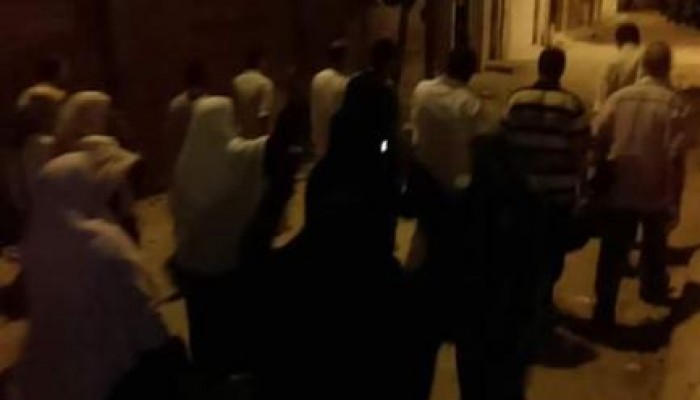 مسيرة ليلية بالهانوفيل بالاسكندرية تندد بمجازر العسكر