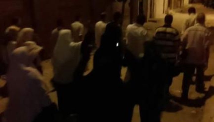 مسيرة ليلية بالهانوفيل بالاسكندرية تندد بمجازر العسكر