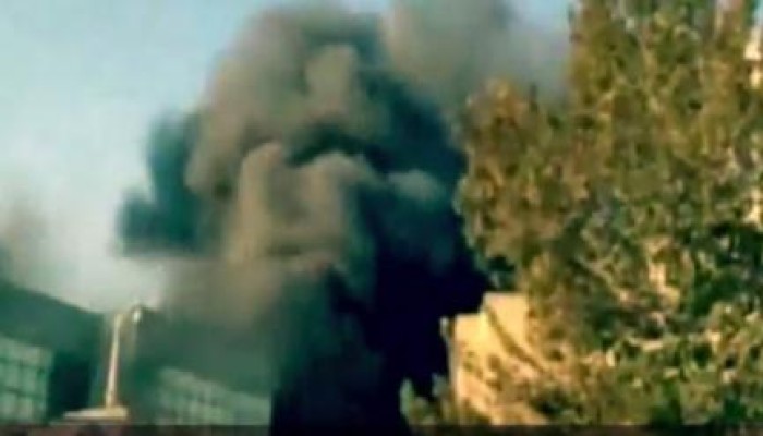 بالفيديو: اندلاع حريق بوزارة الداخلية الإيرانية