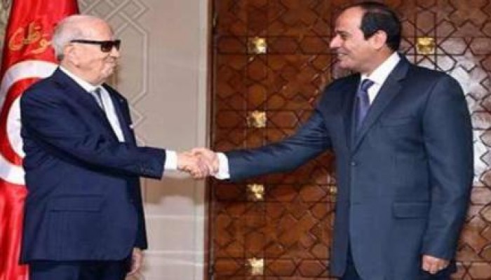 كلمة نابية من السيسي للسبسي ومواقع التواصل تسخر (فيديو)