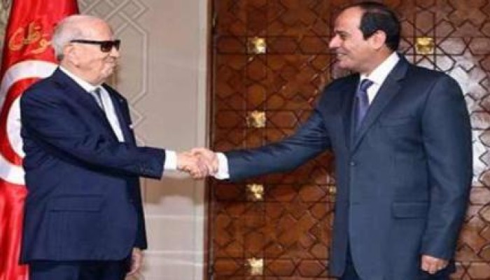 كلمة نابية من السيسي للسبسي ومواقع التواصل تسخر (فيديو)