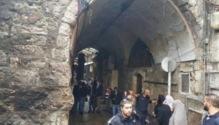 إطلاق النار على فتاة فلسطينية مقدسية بعد محاولة مستوطن صهيوني خلع حجابها