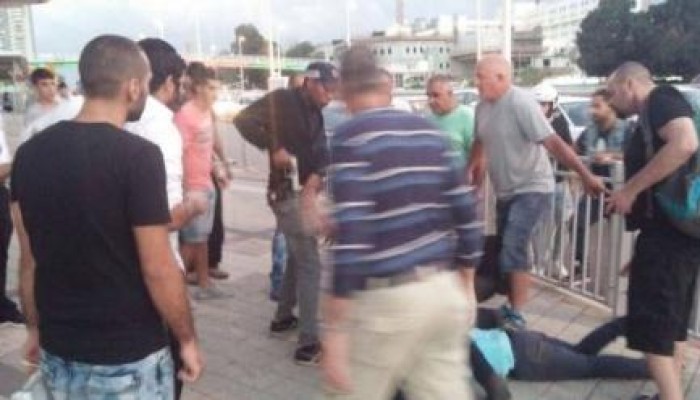 إصابة صهيونيين بعملية طعن في (تل أبيب)