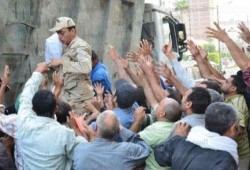 الاقتصاد ينهار .. ارتفاع جنوني للأسعار"كيلو الطماطم" بدولار ونصف