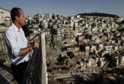 بسبب الانتفاضة ..رئيس بلدية المحتل"الإسرائيلي" في القدس يدعو اليهود لحمل السلاح في المدينة