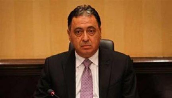 السويس: هروب وزير"صحة الانقلاب"بعد هجوم مرضى التأمين الصحى عليه
