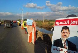 سلسلة بشرية لحرائر أم الرضا بدمياط ضمن فعاليات "الثورة أقوى من الإعدامات" (صور)