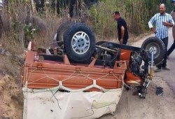 نحس الانقلاب .. إصابة 11 عاملًا زراعيًا جراء انقلاب "تروسيكل" بالبحيرة