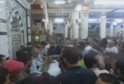 هتافات وداع وأخري متوعدة بالقصاص في جنازة الشهيد " مصطفي رمضان " بالفيوم