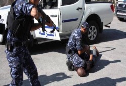 عملاء الاحتلال .. أمن سلطة فتح يشن حملة مداهمات واعتقالات ضد نشطاء حماس بالضفة