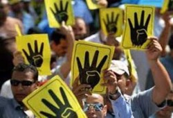 التحقيق مع رئيس القناة السابعة في التلفزيون الرسمي المصري بسبب إشارة "رابعة"