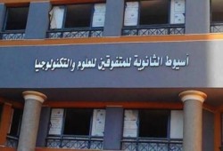 فشل الانقلاب: تأجيل الدراسة لمدة عام في مدرسة المتفوقين بأسيوط والآباء يحتجون