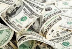 "المركزي" يتسبب في رفع الدولار لـ8.25 جنيه