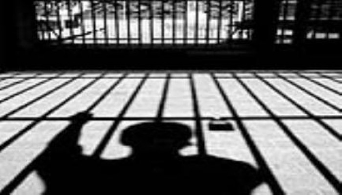 من داخل المعتقل رسالة للثوار رافضي حكم العسكر : " إياكم تتكسروا أو تبيعوا الحلم "