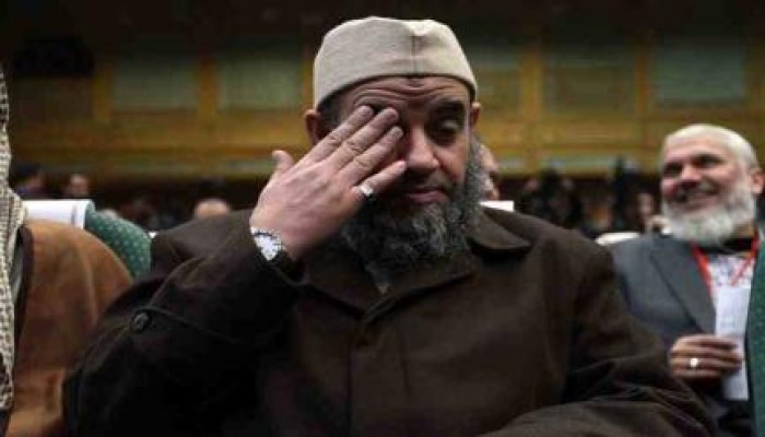 مخيون يشتكي لعباس كامل "خيانة" إعلام الانقلاب