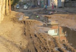 بالصور.. انهيار شبكة الطرق والصرف الصحي بمدينة بلبيس