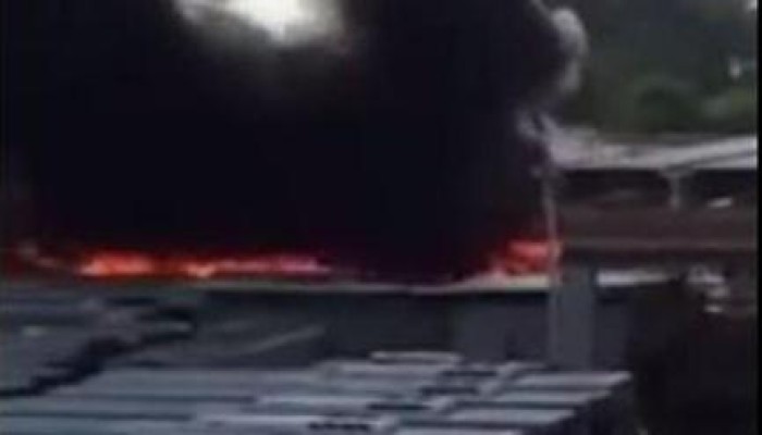 احتراق 35 حافلة صهيونية في تل أبيب المحتلة (فيديو)