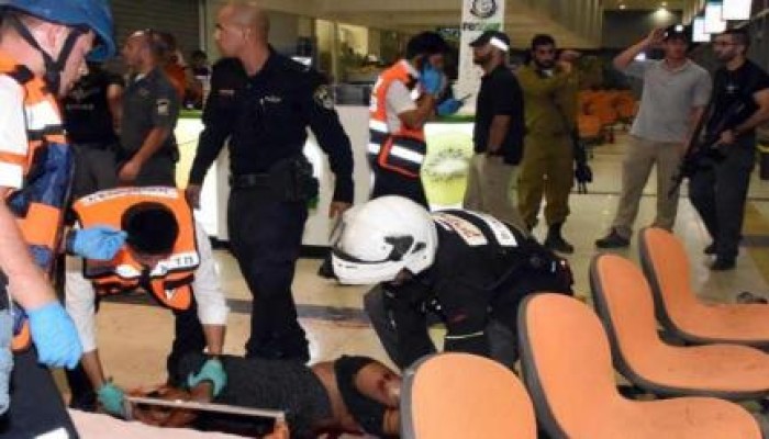 قتيلان إسرائيليان في عملية طعن وإطلاق نار ببئر السبع