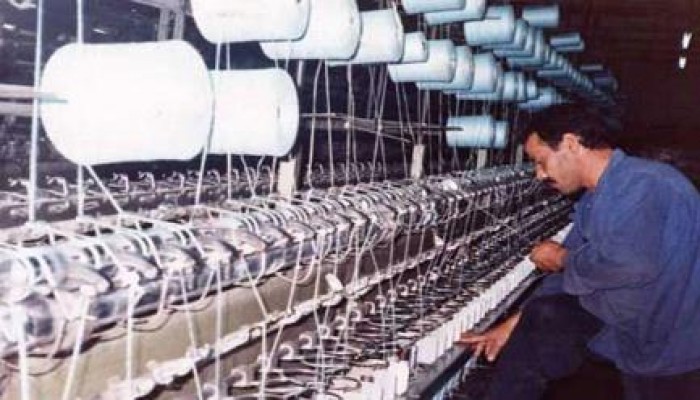 عمال "مصر للغزل والنسيج" يرفضون تقاضي رواتبهم دون العلاوة.. لليوم الثاني