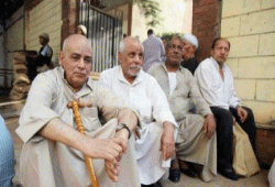 لوموند: العجائز ينتخبون برلمان العسكر