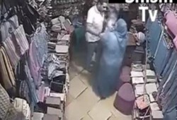 رئيس مباحث دكرنس يعتدي بالضرب على سيدة داخل محلها لمجرد بلاغ كيدي (فيديو)