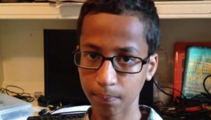 "صبي الساعة" السوداني الموجود بأمريكا ينتقل للعيش في قطر بعد تلقيه منحة دراسية فيها