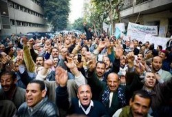 "كارنيجي": عمال مصر أكبر المتضررين من انقلاب 3 يوليو