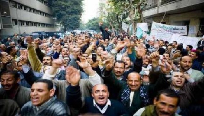 "كارنيجي": عمال مصر أكبر المتضررين من انقلاب 3 يوليو