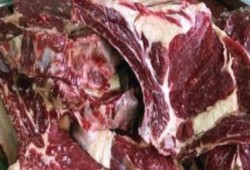 ضبط 10 أطنان من اللحوم الفاسدة داخل مصنع غير مرخص بإمبابة