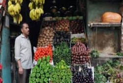 بالفيديو.. بائعون يشتكون  من ارتفاع أسعار الخضراوات بكفر الشيخ