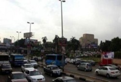شلل مرورى بشوارع القاهرة والجيزة بعد غرقها بمياه الأمطار