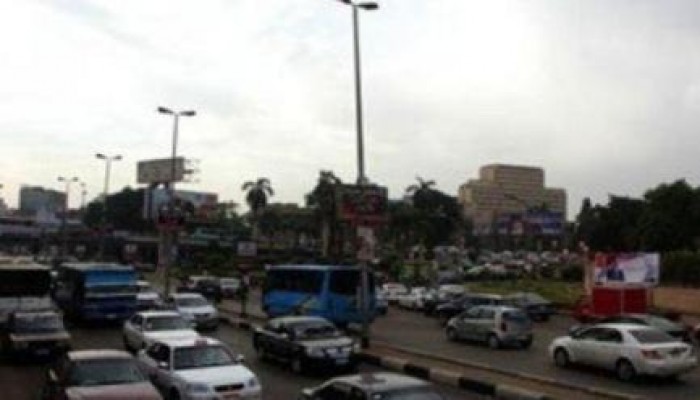 شلل مرورى بشوارع القاهرة والجيزة بعد غرقها بمياه الأمطار