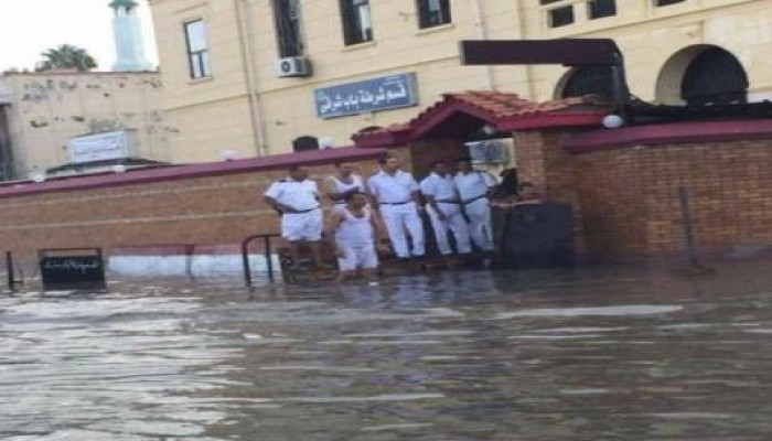 أمطار الإسكندرية تتسبب في مصرع 5 مواطنين "صعقا" بكهرباء الترام (صور)