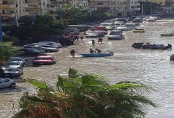 فشل نظام السيسي يتكرر والإسكندرية تغرق والمراكب تسير وسط الشوارع !