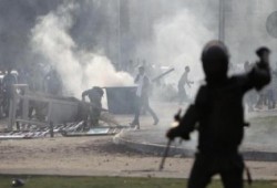 معركة بالرصاص الحي والغاز بعد معاكسة "مجند" لفتاة أمام لجنة انتخابية بالبحيرة