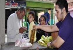كاميرات الانقلاب تتجسس أمام بقالي التموين