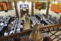 البورصة تواصل خسائرها فى منتصف الجلسة بمبيعات المصريين والأجانب