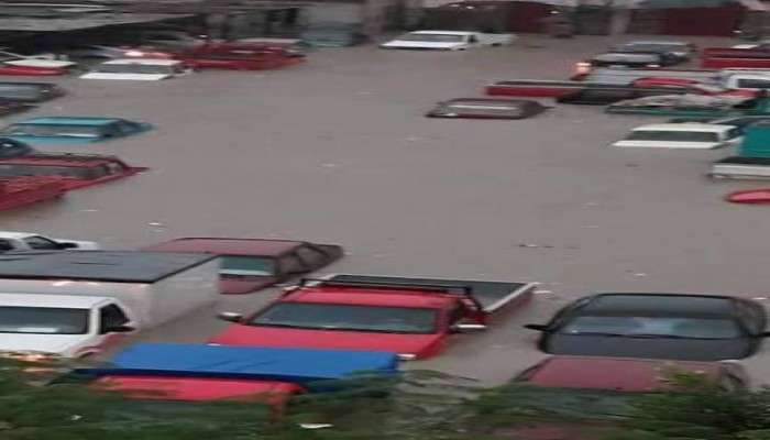 غرق المنازل والسيارات يشل الحياة في كفر الدوار