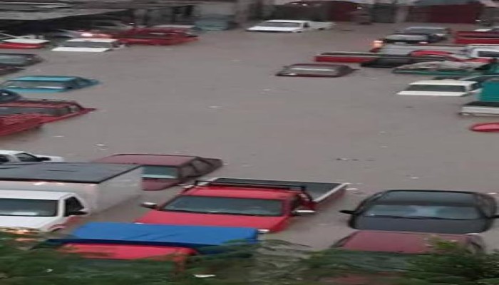 غرق المنازل والسيارات يشل الحياة في كفر الدوار