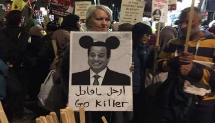 مظاهرة ضخمة أمام 10 دواننغ ستريت بلندن احتجاجا على زيارة السيسي