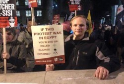 صورة وتعليق : من مظاهرات الانجليز  ضد السيسي