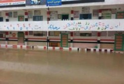 طلاب كفر الدوار يستغيثون: مدرسة "المهاجرين" غرقت.. وتعليم الانقلاب: "النهاردة إجازة"!