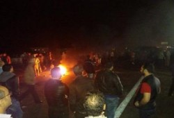 أهالى يقطعون طريق "القاهرة - الإسكندرية" الصحراوي بعد غرق منازلهم