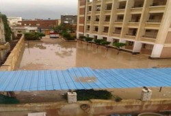 مياه السيول تجتاح الإدارة الصحية و مدارس الدلنجات دون تحرك من المسئولين