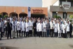 وقفة احتجاجية لأطباء الإسماعيلية بعد وفاة زميلتهم بسبب إهمال المستشفى الجامعي