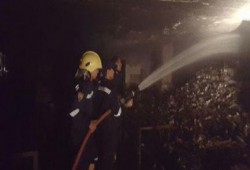 نحس الانقلاب يخيم على الوطن.. حريق هائل يدمر مخزن مصنع لمبات موفرة بأكتوبر